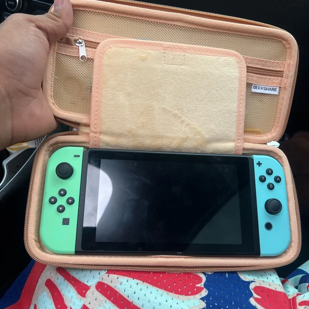 Nintendo switch - Picture 1 of 5